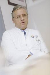 Руководитель клиники - профессор, д.м.н. Якоб Хайнц