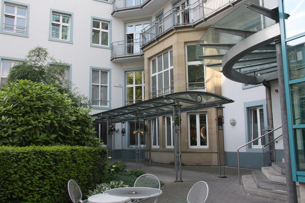 Немецкая клиника Заксенхаузен в центре Франкфурта
