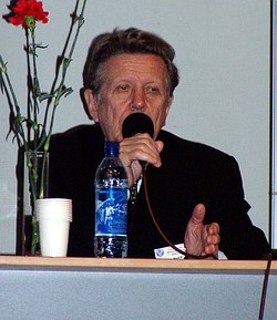 Академик РАН и РАМН Е.И.Чазов - Симпозиум «Кардиология XXI века: возвращение к традициям» - Первый Конгресс кардиологов стран СНГ - Специальный репортаж РМС-Экспо