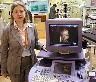 ROSSLYN MEDICAL - Анна Сухова - ЗДРАВООХРАНЕНИЕ-2002 - Pепортаж РМС-Экспо