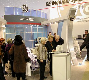 Стенд GE Medical Systems - ЗДРАВООХРАНЕНИЕ-2002 - Pепортаж РМС-Экспо
